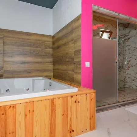 Zeytin Dali - Kalkan'da Jakuzili Balayi Villasi Villa Fethiye